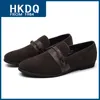 Buty zwykłe hkdq duży rozmiar 48 zamszowe czarne mokasyny mężczyzna moda wsuwane mężczyźni