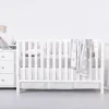 Hot Sale Standard veckad Crib Bed Kjol Lägg till vita toppark för pojkar flickor -Mursery sängkläder småbarn 14 tum högt