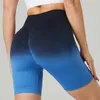Shorts actifs Couleur de dégradé large taille sporte des femmes entraîneurs minces de course de yoga de yoga push up sans couture