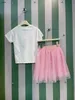 Fashion Baby Tracksuits Girls Kleideranzug Kinder Designer Kleidung Größe 90-150 cm bestickte Logo-T-Shirt und rosa Spitzenrock 24APRIL