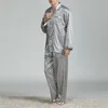 Seta di seta da uomo set di pigiami per pigiami abbigliamento per sonnolenza moderno in stile moderno seta notturna di seta maschio raso morbido accogliente pigiano addormentato 240411