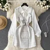 Robes de travail Femmes Retro Fashion Suit White Elegant Lantern Lant à manches longues Shirt Plaid Sling Sling Perl Button mini robe Automne Korean Set