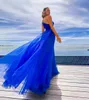 Sexy Long Royal Blue Tule prom-jurken met zijuitgesneden A-lijn een schouder geplooide vloerlengte ritssluiting avondjurken voor vrouwen