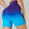 Shorts actifs Couleur de dégradé large taille sporte des femmes entraîneurs minces de course de yoga de yoga push up sans couture