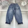 Nieuwe baby tracksuits zomer driedelige set kinderen designer kleding maat 100-160 cm ronde nek t-shirt denimjacks en jeans 24april