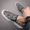 Повседневная обувь, сделанная в китайском мужском низком топ -холсте, молодежная молодежная доска Lazy Board Loafers Fashion Foot для мужчин