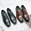 Freizeitschuhe echte Ledermänner Oxford Business Luxus Männer Brogue Schnürung italienische Moccasins Zapatos Hombre