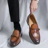 Sıradan ayakkabılar erkekler giyinen loafers kahverengi kare ayak parmağı slip-on iş düğün erkekler el yapımı