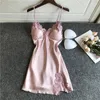 Vêtements de nuit pour femmes Summer Femlae Chightgown Sexy Lace Trim Mini Spaghetti Strap Nighdress Bourgogne Silk Satin Home Robe Lingerie