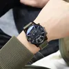 腕時計の男性は、毎日の摩耗のための青いライトガラスダイヤル高精度の時計を添えた調整可能なフェイクレザーメンズクォーツを見る