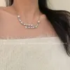 une chaîne de clavicule sophistiquée et luxueuse.Collier de perle étoilé à cinq étoiles asymétriques pour femmes