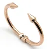 Bracelet de bracelet de bracelet de manche double luxueux de la mode en or à double étroite pour hommes ou femmes