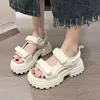 Hüftdicke Soled Sol Lightweight Casual Flip Flop Sandalen für Frauen Sommer Sandalen Frauen Schwamm Kuchen Sportstudenten Sandles Heels 240228