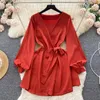 Casual jurken Vintage V Neck Women Dress 2024 Herfst Temperament Volle mouw Bandage Design Vrouw Vestidos Franse korte dames