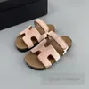 Crianças de moda Selppers meninos meninas de fundo macio sandálias casuais 2024 Crianças de verão Non Slip Cork praia Slippers EUR25-35 Z7656