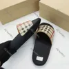Sandales de créateurs sandales pour femmes d'été designer les pantoufles à plaid rétro sandales luxueuses sandales plates inférieures antidérapant sandale de sandales de vacances chaussures de chambre