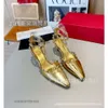 Geklonken rockdame dames schoenen High Nieuwe hiel Valenstino studs boog slingback avondpomp lederen sandalen vbuckle rechte riem vierkante damesschoenen dunne nek1