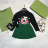 Sommerkinderkleidung Set mit Velvet-Isolierung Britische Top-Marke Herbst- und Winter Kinder Junge Baby Mädchen Baumwolle zweiteilige Set Designer