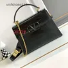 Nya väskor Lady Runway Light Vallentiiino Stud Officiell high-end Crocodile Mönster Produkt Napa Buckle Leather Style Pared Bag Luxury Handbag VSLING WOMENS 9567 NGDR