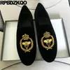 Chaussures décontractées Animal Velvet 45 Grands pantoufles fumeurs Loafers Paillette Toe Round Sequin Embroide Flats Men Slip on Crown