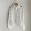 Blouses pour femmes Spring à manches longues blanches Blouse Femmes Sexy Hollow Floral Arme Femme Vintage Tops Loose Vêtements décontractés Blusas