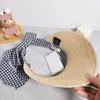 Дизайнерские широкие шляпы Brim Fashion Strape Hat для женщины пляжные шляпы классические шапки без головы открытые спортивные козырьки летние солнце