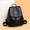 2023 Sac à dos féminin en cuir de haute qualité Sac à bandoulière Tassel Young High-Capacity Girl Girl Trendy Brand Sac à dos