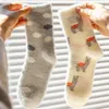 Mulheres meias outono animal fofo animal original Mink Velvet Creative Plush Cotton Hosiery Middle Tube