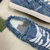 Ljusblå denim designer sneakers kvinnors tränare platt plattformar skor för män kvinnor sneaker broderi par skor gummisula präglad yttersula snörning stängning