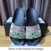 2024 Designer Fashion Flode Floral Stampe Flori Slifori Slifori da donna Uomo da estate Summer Beach Flat Moli Muli Flip Flip Slipisti in pelle