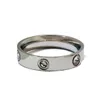 Designer Charm Hot Selling Titanium Steel Ring voor vrouwelijke Carterhouders modieus en trendy niche -ontwerp prachtige niet -vervagende voedselparen met logo