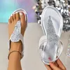 Sandals bling flats clip toe toe women chaussures d'été gantards décontractés 2024 fashion glissements de créateur plage extérieur flip flip flops
