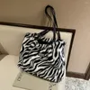 TOTES kadın moda zebra çizgileri inek baskı omuz çantaları kış peluş alışveriş çantası