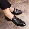 Chaussures habillées en cuir brillant pour la plate-forme pour hommes Slip on Man Mands Party Designer Mariage de mariage Zapatos para Hombres