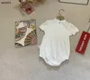 Klassiker Neugeborene Overalls Kids Designer Kleidung Kleinkind Bodysuit Größe 59-90 cm Perlenknopf Säuglingskriechanzug 24APRIL