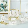 22pieces Porzellan Bone China Tee Setsgold Rand Kaffee Set mit goldenen Metall -RackcupsSaucersspoonStapotsugar 240411