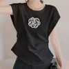 Japonais Style Couture tridimensionnelle avec plis et conception de taille mince, T-shirt en coton en soie à fleurs en trois dimensions pour les vêtements pour femmes, montrant