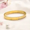 Bracelets à ongles de créateurs Bijoux en acier inoxydable premium 18K pour femmes et hommes, avec des conceptions d'alphabet, idéales pour les fêtes, les anniversaires et les cadeaux de vacances