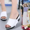 Slippers platform Wedges For Women Dames flip-flops mode dikke bodem chunk sandalen student strandschoenen glijbanen 2024