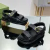 Sandalista di moda di alta qualità sandali casual tallone piatto cinghie sospese in tela stampato comodi scarpe da spiaggia vera pelle classica fibbia in metallo da donna sandalo