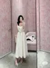 Robes décontractées Arrivée 2024 Été Black Femmes Dress Square Collar Spaghetti Strap Rouge Fashion Belt Vintage White Long