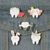 Tooth Enamel Pin Dentiste Vêtements Collier Badge Badge Rabbit Oreilles Aile Forme de dents Broche Sac à dos Protéger les accessoires de dents Cadeaux