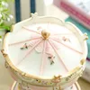 Dekorativa figurer Musiklåda Led Light Kid Romantic Luxury Carousel Craft Wedding Clockwork Mekanism Dekor Color Changing Gifts