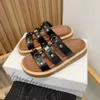 Гладиатор Sandal Slipper Sliper Designer Женщины кожаная повседневная обувь роскошная пляж на открытом воздухе.