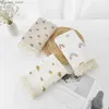 Filtar Swaddling Organic Baby Filtar Muslin Swaddle för nyfödda fransar dubbelskikt bomullens sommarfilt bädds säng med spädbarn baby grejer bebe y240411