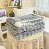 Couvertures fausses fausses couverture chaude hivernale d'hiver avec bord en peluche bord haut de gamme confortable pour les lits