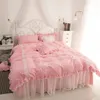 Ensembles de literie set feuille de lit Style princesse ins nordique en dentelle coton garniture blanche à plaid sucré housse de couette 2024