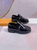 Clássicos tênis de bebê sapatos de couro brilhante de patente Sapatos formais Tamanho 26-35 Caixa Proteção de caixa preto e branco Sapatos casuais 24April