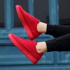 2024 Klassisk mode bekväma casual skor för män andas svart vit röd blå mörkgrön khaki grå bruna atletiska skor jogging sko storlek 8555443g