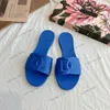 Logo découpé au logo Slippers Sandals Jelly Sandals Chaussures 2024 Luxury Designer Flip Flops Rubber Flats Cut Out Mule Casual Outdoor Beach Slip on Slider Brand Newsked